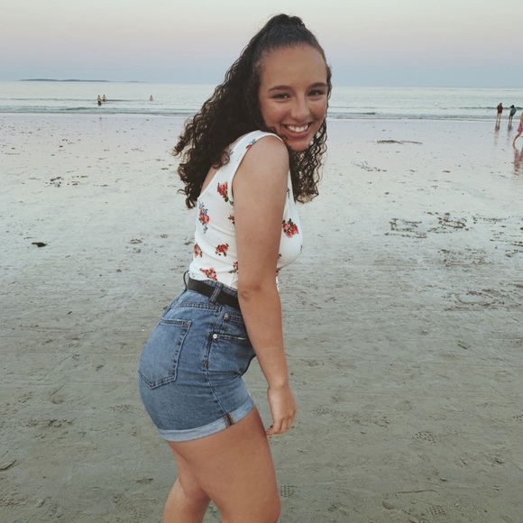 Meet your Posher, Hannah - Picture 1 of 1